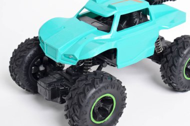 RC modeli rallisi, off road buggy. Beyaz arkaplanda izole