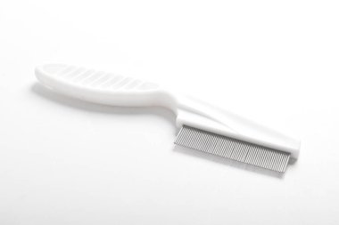 Beyaz arka planda izole edilmiş köpek veya kedi için tarama anti-pire