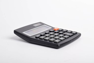 Hesap makinesi beyaz arkaplanda izole edildi