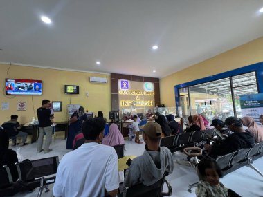 Blitar, Endonezya - 12 Aralık 2024: Blitar 'daki Göçmenlik Bürosu' nda bekleme odası