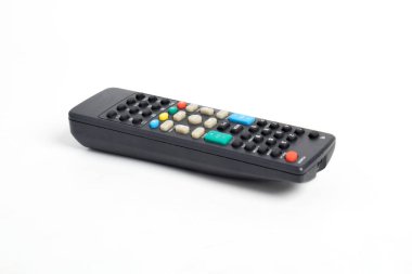 Siyah TV uzaktan kumandası beyaz arkaplanda izole edildi