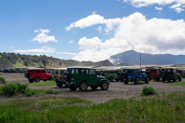 Bromo, Endonezya - 27 Ocak 2024: 4x4 Bromo Tengger Semeru Ulusal Parkı, Doğu Java, Endonezya.
