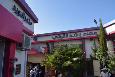 Taif - 31 Mart 2025: Rashed Al Qurashi Factory, Suudi Arabistan merkezli, özellikle parfüm endüstrisinde (attar), bukhoor ve geleneksel Arap parfüm ürünlerinde bilinen bir fabrika veya şirkettir..