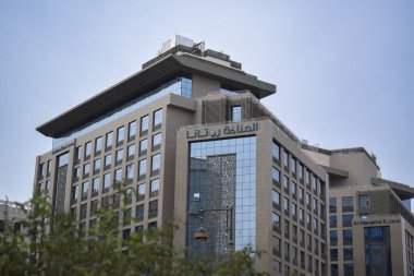 Madinah, Suudi Arabistan - 2 Mart 2025: El Manakha Rotana Oteli, Suudi Arabistan 'ın Madinah şehrinde bulunan 5 yıldızlı lüks otellerden biridir.