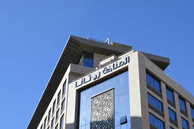 Madinah, Suudi Arabistan - 2 Mart 2025: El Manakha Rotana Oteli, Suudi Arabistan 'ın Madinah şehrinde bulunan 5 yıldızlı lüks otellerden biridir.