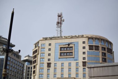Madinah, Suudi Arabistan - 2 Mart 2025: Taiba Madinah Hotel, Medine 'nin orta kesiminde, Peygamber' in Camii 'ne yakın 5 yıldızlı birinci sınıf bir şeriat oteli.
