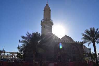 Medine, Suudi Arabistan - 2 Mart 2025: Ghamah Camii, Suudi Arabistan 'ın Medine kentindeki ünlü tarihi camilerden biridir.