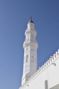 Quba Cami Kulesi 'ni kapatın. Quba Camii, Suudi Arabistan 'ın Medine el Munawwarah kentinde İslam tarihinde inşa edilen ilk camidir.