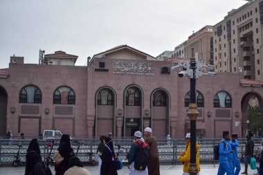 Madinah, Suudi Arabistan - 2 Mart 2025: Uluslararası İslam Fuarı ve Peygamberin Biyografisi Müzesi ve Peygamberin Camii Genişlemesi