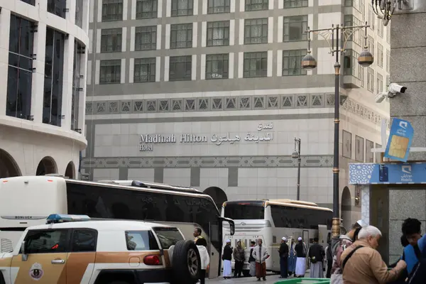 Madinah, Suudi Arabistan - 28 Şubat 2025: Madinah Hilton Hotel, Suudi Arabistan 'ın başkenti Madinah' da bulunan 5 yıldızlı uluslararası bir oteldir.