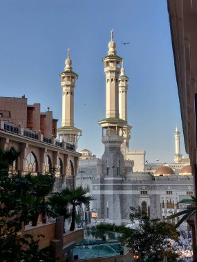 Makkah, Suudi Arabistan - 10 Mart 2025: Mekke 'deki minareli Mescid-i Haram (El-Haram) manzarası