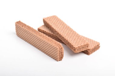 Beyaz arkaplanda izole çikolatalı gofretler