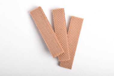 Beyaz arka planda izole edilmiş üç gofret. Üst görünüm