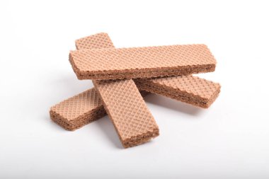 Beyaz arka planda izole çikolatalı bisküviler.