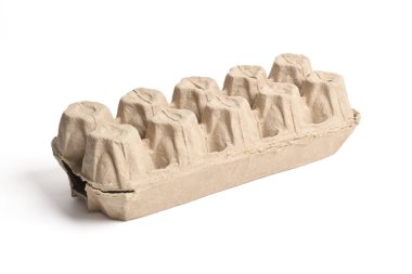 Kapalı karton kutu beyaz arka planda izole edildi. Yumurta kutusu, kutu, tepsi ya da kap