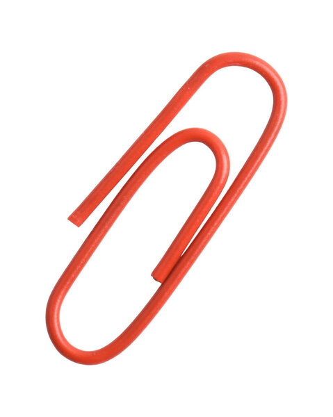 Красная скрепка на белом фоне
