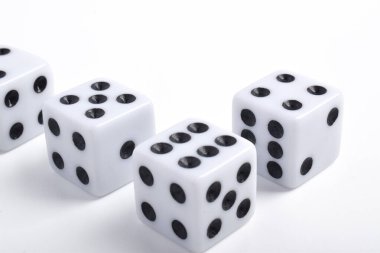 Beyaz arka plan üzerinde izole dices