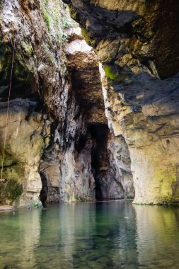 Socorro şehrindeki güzel Grotto, Sao Paulo eyaleti, Brezilya. Nam-ı diğer Angels mağarası.