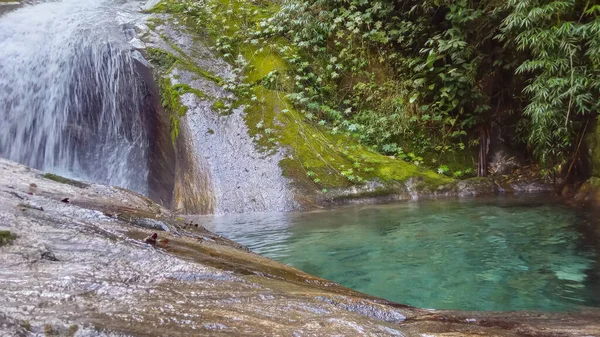 Schöner Wasserfall Mit Kristallklarem Wasser Penedo Rio Janeiro Brasilien — Stockfoto