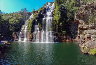 Chapada dos Veadeiros, Goias, Brezilya 'da güzel çağlayan şelale.