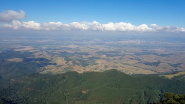 Vale do Paraiba Vadisi, Sao Paulo, Brezilya 'daki Taubate şehrinin hava manzarası.