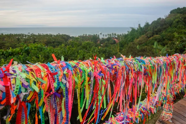 Arraial Dajuda Bahia Brazil Разноцветные Сувенирные Ленты Висящие Перилах Море — стоковое фото