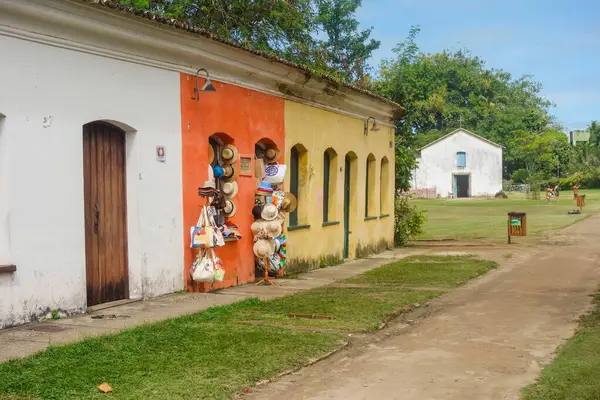 Porto Seguro, Bahia, Brezilya: Keşif şehrinin tarihi merkezinde renkli eski evler.