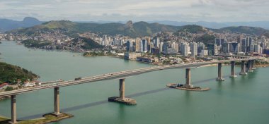Üçüncü Köprü panoramik, Terceira ponte, Vitoria, ES, Brezilya. Arka plan olarak şehir manzarası.