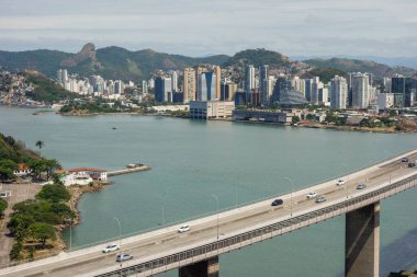 Üçüncü Köprü panoramik, Terceira ponte, Vitoria, ES, Brezilya. Arka plan olarak şehir manzarası.