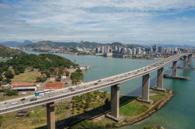 Üçüncü Köprü panoramik, Terceira ponte, Vitoria, ES, Brezilya. Arka plan olarak şehir manzarası.