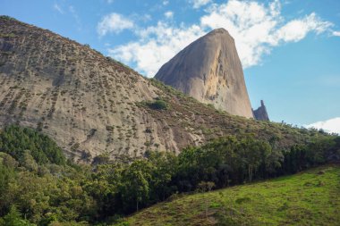 Domingo Martins, Espirito Santo State, Brezilya 'daki dev Pedra Azul kaya oluşumu.