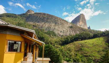 Domingo Martins, Espirito Santo State, Brezilya 'daki dev Pedra Azul kaya oluşumu.