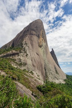 Domingo Martins, Espirito Santo State, Brezilya 'daki dev Pedra Azul kaya oluşumu.