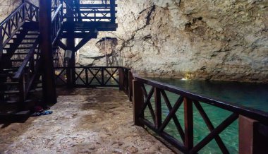 Meksika, Homun 'daki Cenote Santa Barbara' nın temiz suları inanılmaz derecede doğal..