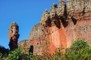Vila Velha Eyalet Parkı 'ndaki kum taşı jeolojik anıtlar ya da Arenitos. Ponta Grossa, Parana, Brezilya.