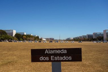 Brezilya 'nın Brasilia şehrinde Alameda dos Estados. Esplanada dos Ministerios.