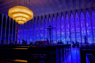 Brasilia, Brezilya - 22 Temmuz 2024: Santuario Sao Joao Bosco 'da cam avize ya da Aziz John Bosco Sığınağı.