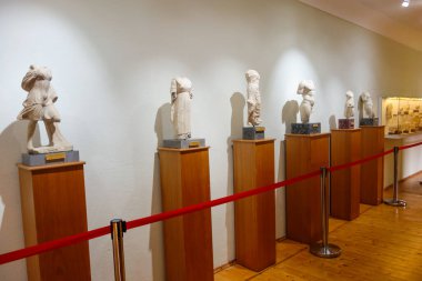 Pojan, Arnavutluk - 05.08.2025: Apollonia Arkeoloji Parkı, antik Yunan kolonisinin kalıntıları.