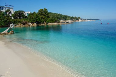 Arnavutluk 'un başkenti Ksamil' deki inanılmaz cennet plajı, İyon deniz kıyısı.