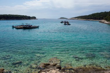 Hvar takımadalarındaki muhteşem Palmizana Sahili, Split Dalmaçya İlçesi, Hırvatistan.