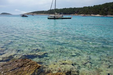 Hvar takımadalarındaki muhteşem Palmizana Sahili, Split Dalmaçya İlçesi, Hırvatistan.