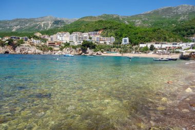 Budva Riviera 'daki Przno plajı, Karadağ kıyıları, Avrupa.
