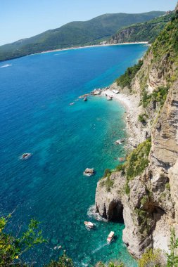 Karadağ, Avrupa kıyılarındaki doğal mağara ve kayalıklar. Kalipso Sahili.