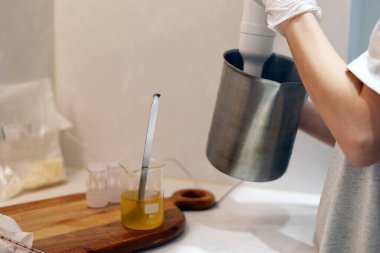 Mix the ingredients in a jug with hand mixer and spoon in the laboratory