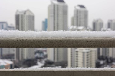 The thick snow on the fence of terrace