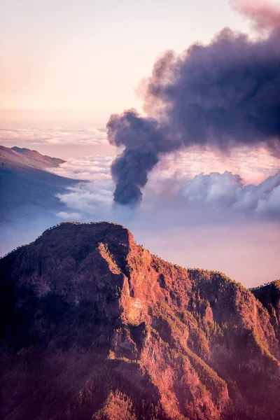 Erupting Volcano Island Palma Canary Islands Spain High Quality Photo — Fotografia de Stock