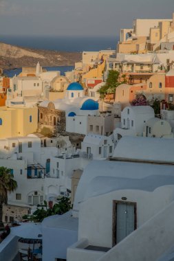 Santorini 'deki Oia köyünün manzarası. Yüksek kalite fotoğraf
