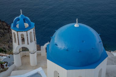 Santorini 'deki Oia köyünün manzarası. Yüksek kalite fotoğraf