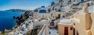 Santorini 'deki Oia köyünün manzarası. Yüksek kalite fotoğraf