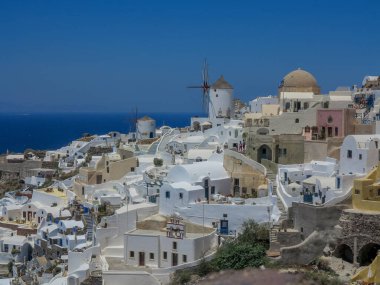 Santorini 'deki Oia köyünün manzarası. Yüksek kalite fotoğraf